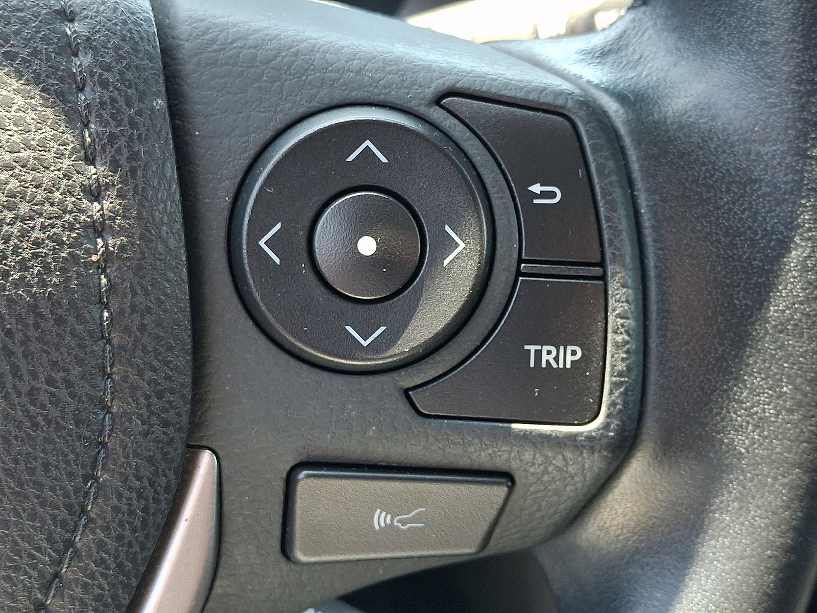 Used 2018 Toyota RAV4 XLE AWD/4WD image 23