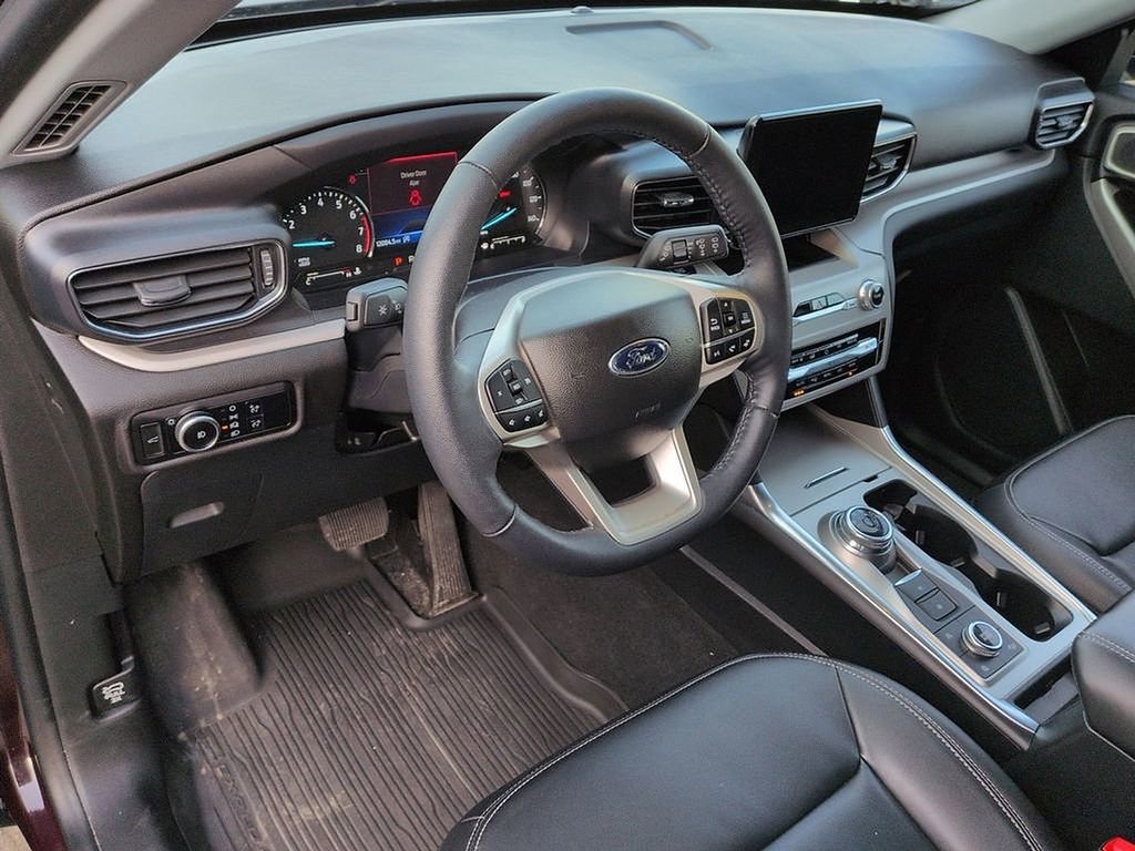 Used 2023 Ford Explorer XLT w/ Equipment Group 202A image 10