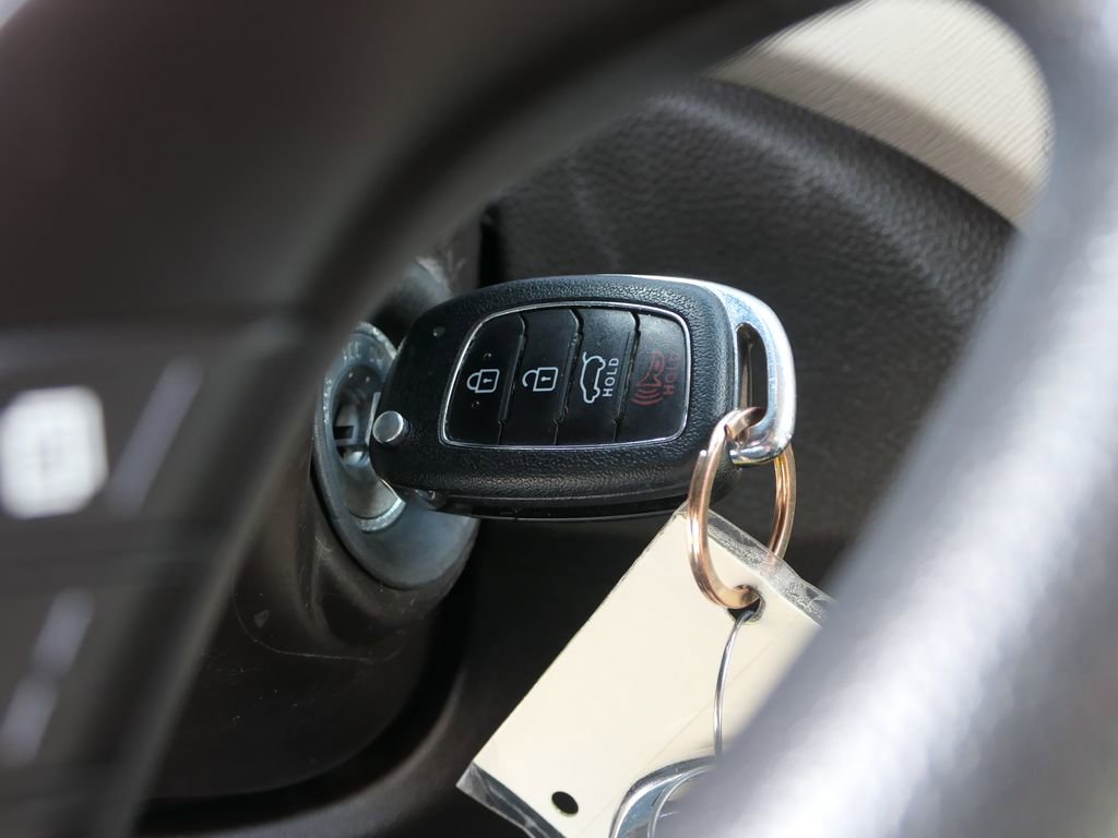 Used 2018 Hyundai Santa Fe Sport w/ Cargo Package image 18