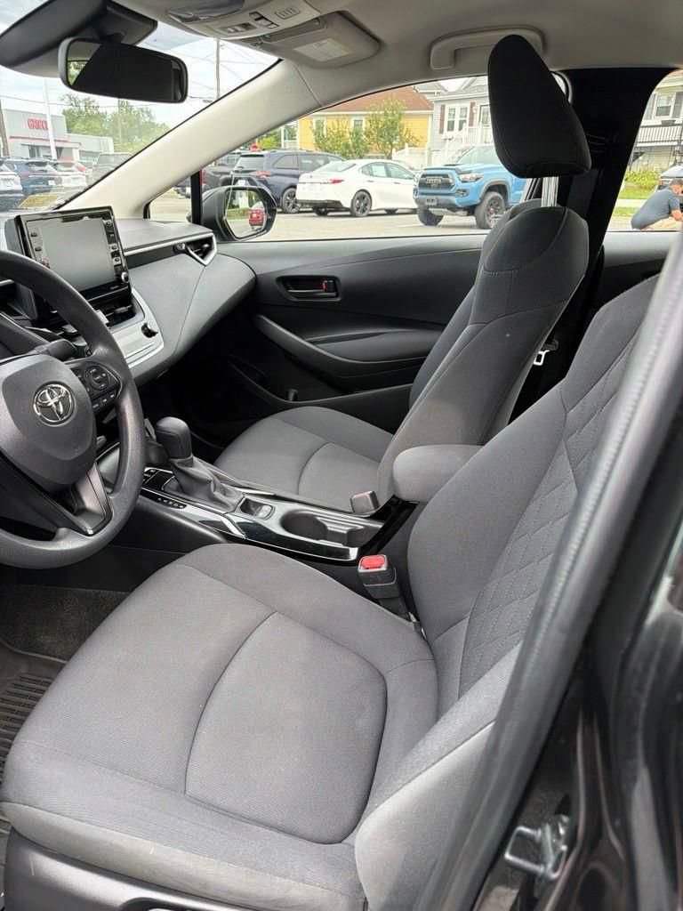 Used 2022 Toyota Corolla LE FWD image 6
