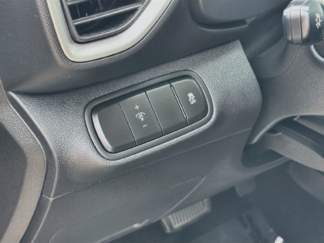 Certified 2025 Hyundai Venue SEL FWD image 10