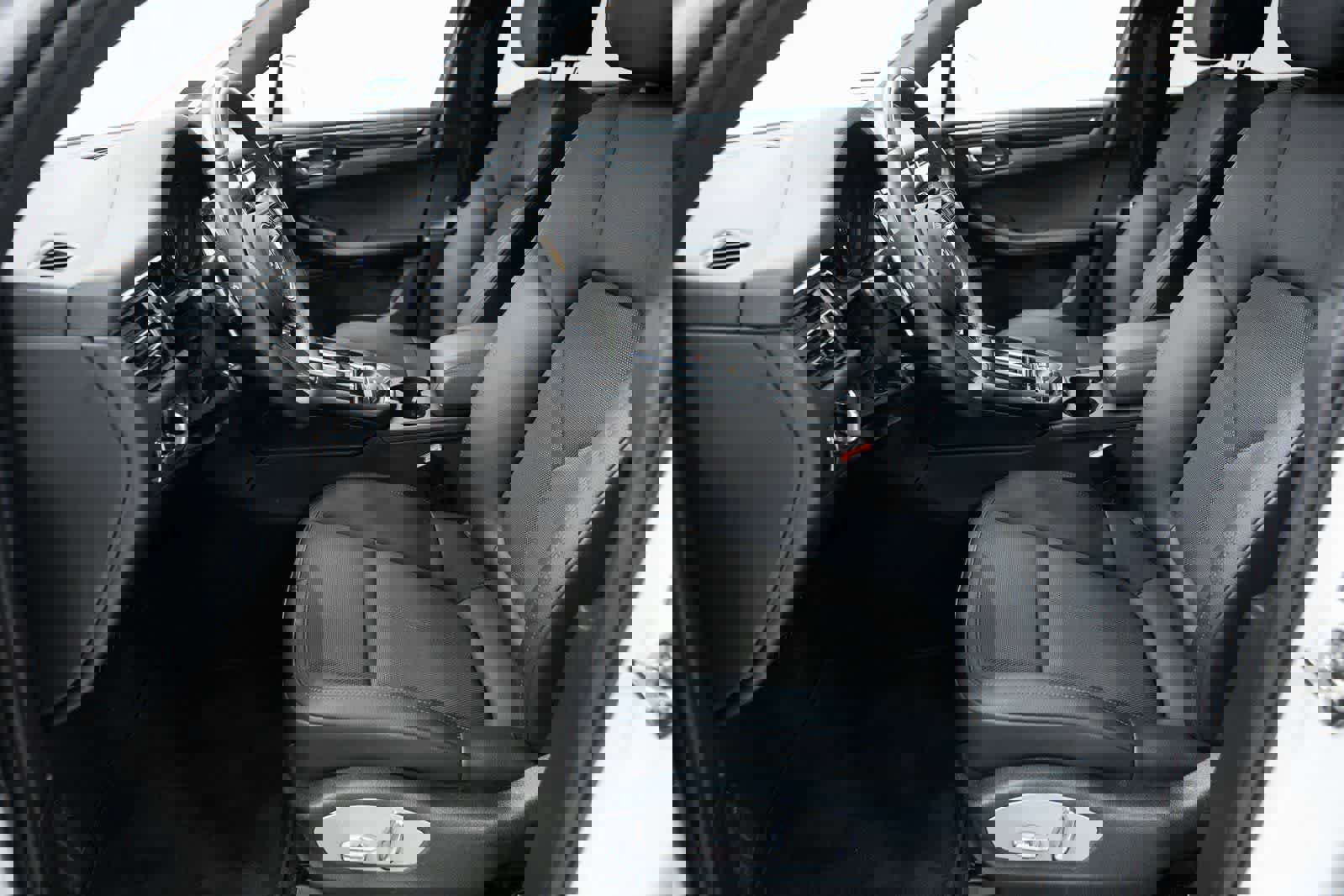 Certified 2023 Porsche Macan image 16