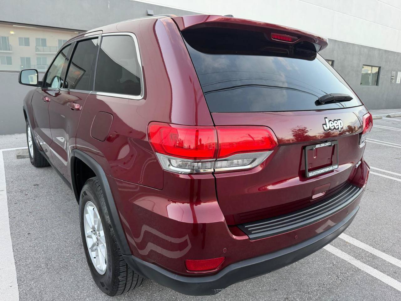 Used 2018 Jeep Grand Cherokee Laredo RWD image 4
