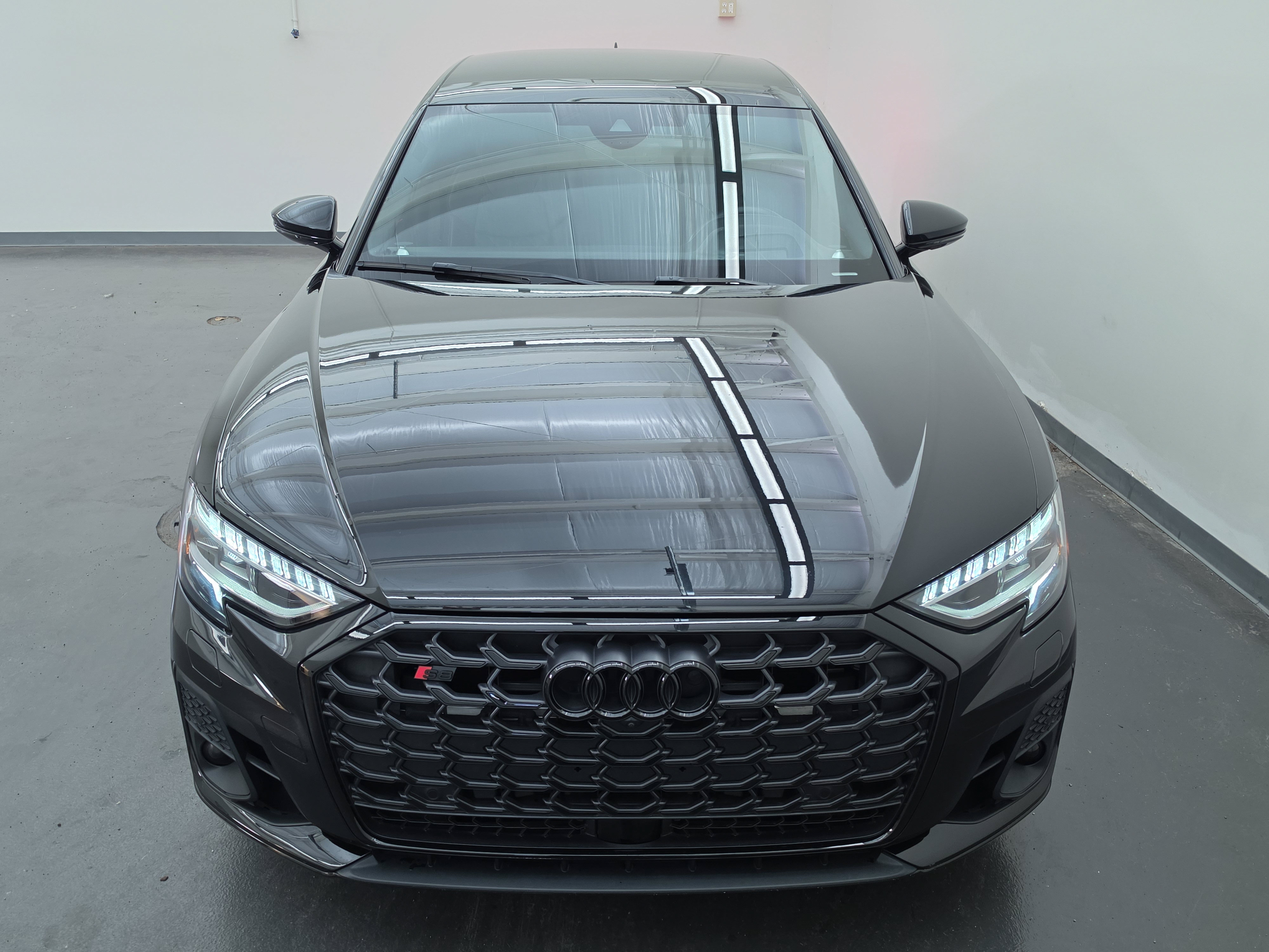 Used 2022 Audi S8 w/ S8 Comfort Plus Package AWD/4WD image 9