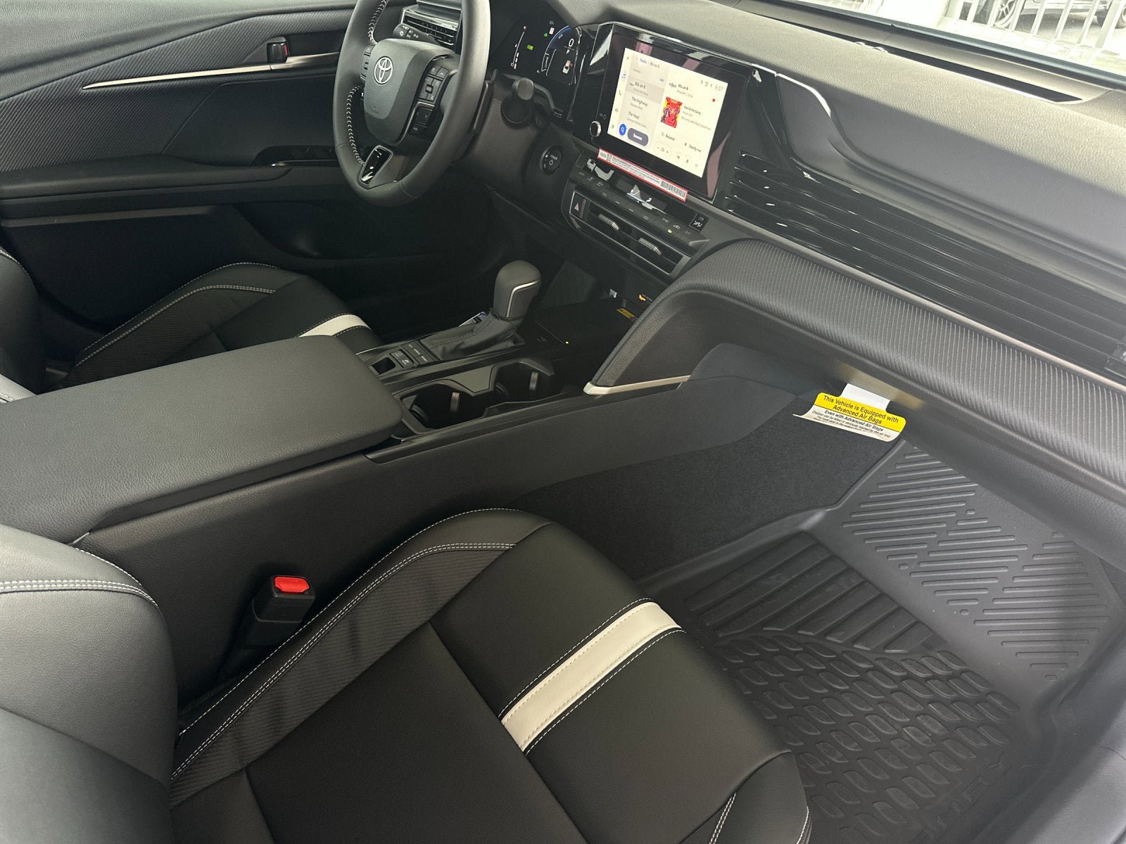 New 2026 Toyota Camry Hybrid FWD image 14