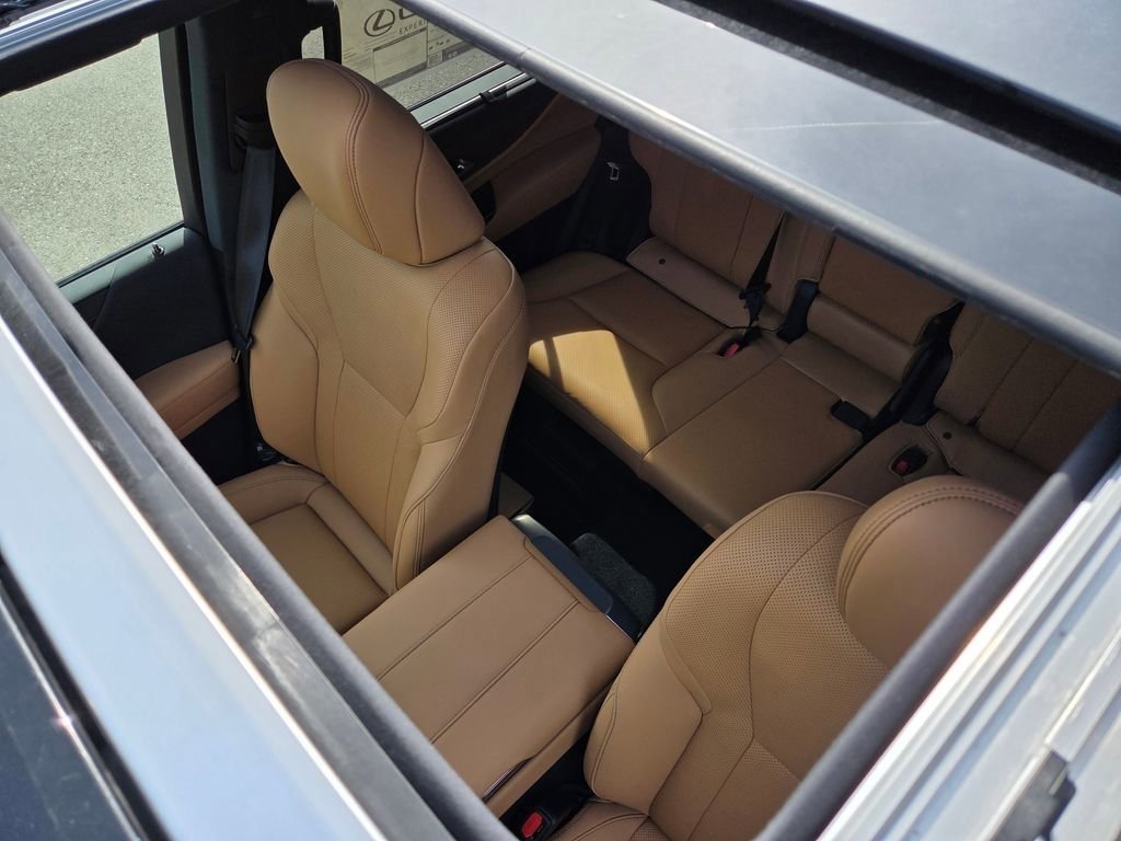 New 2026 Lexus LX 700h Luxury image 8