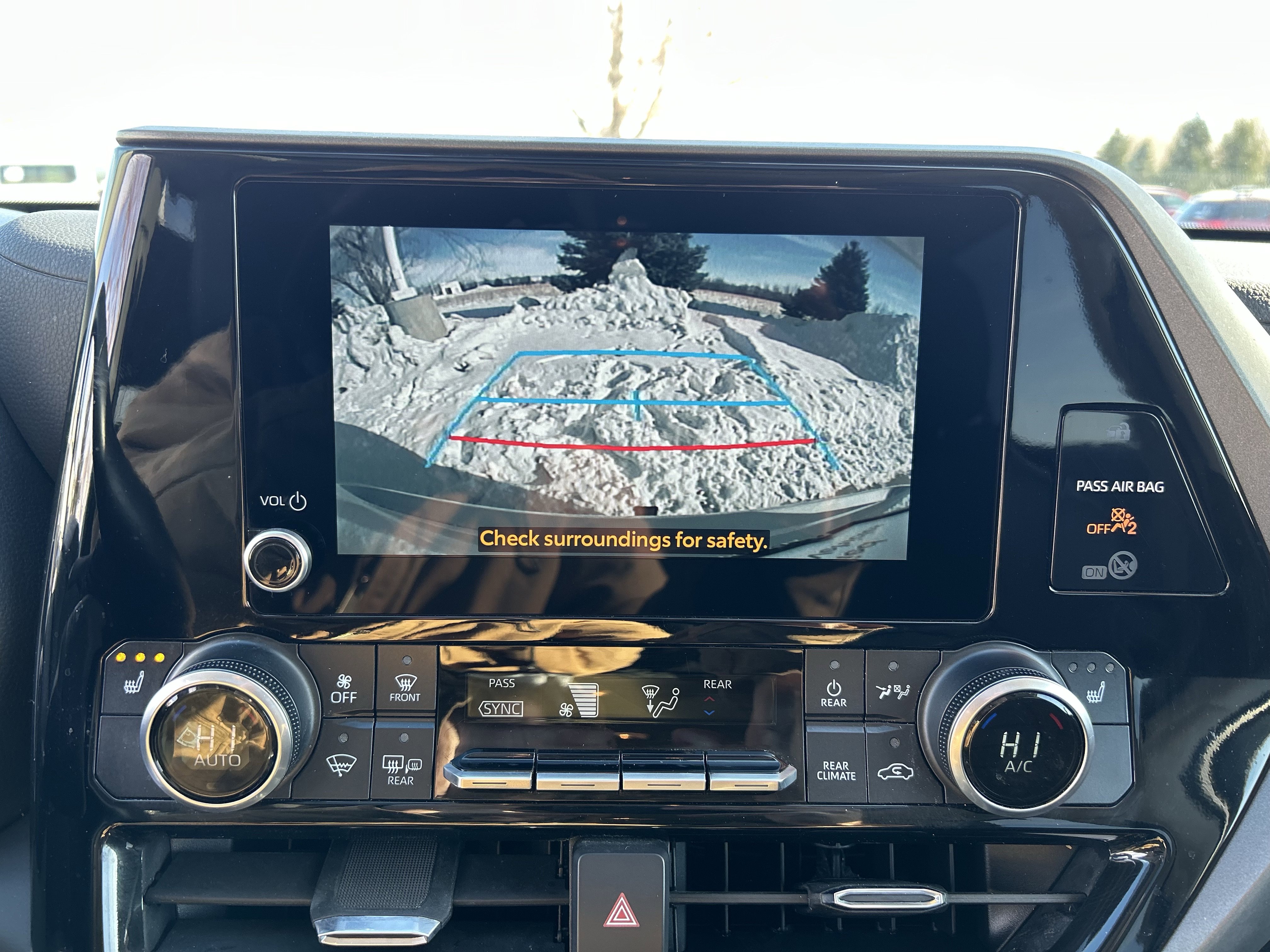 Certified 2023 Toyota Highlander XLE image 27