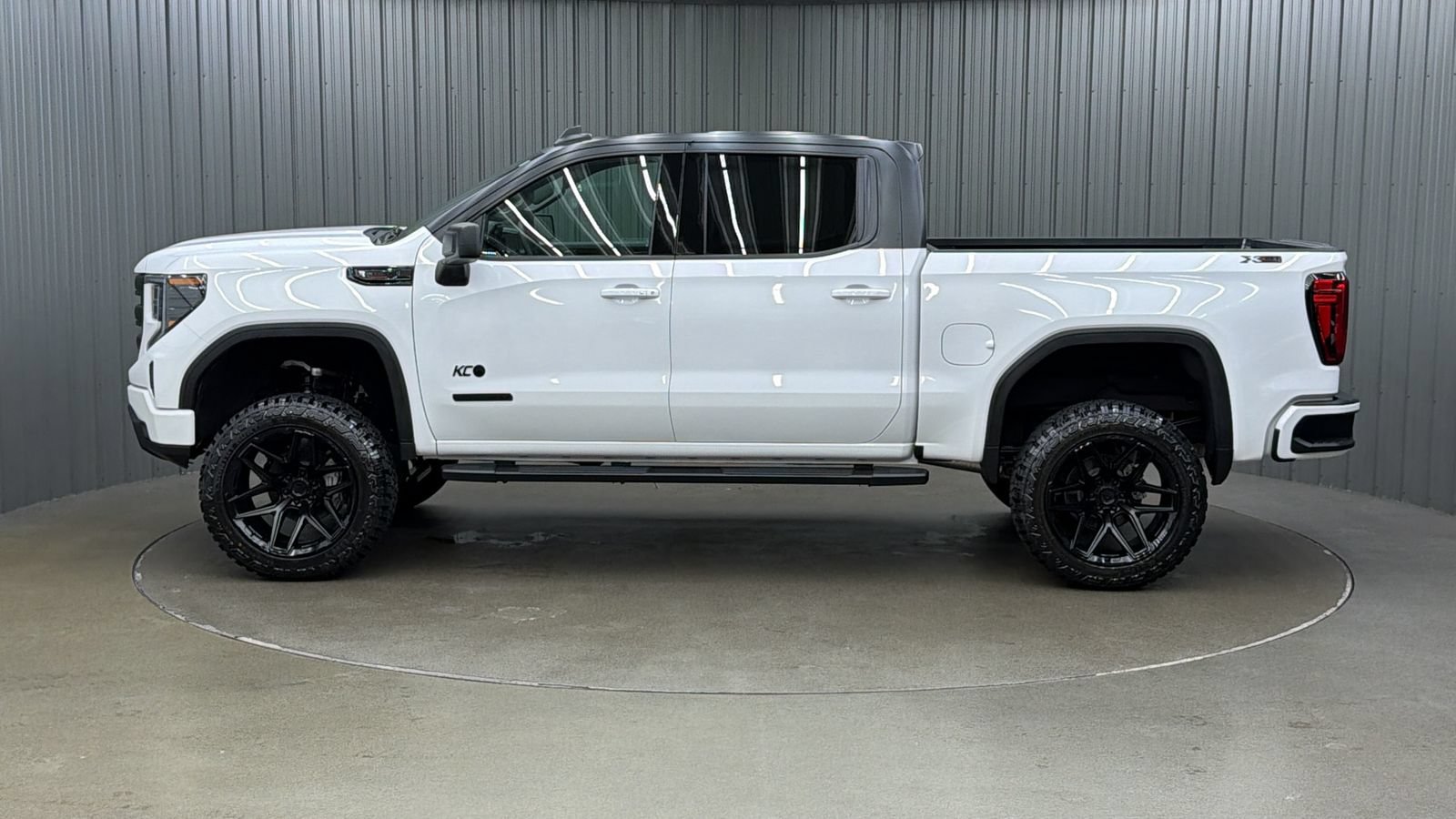 Used 2026 GMC Sierra 1500 Elevation AWD/4WD image 2