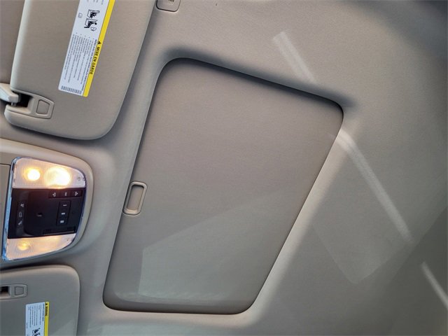 Used 2017 Jeep Grand Cherokee Limited image 32