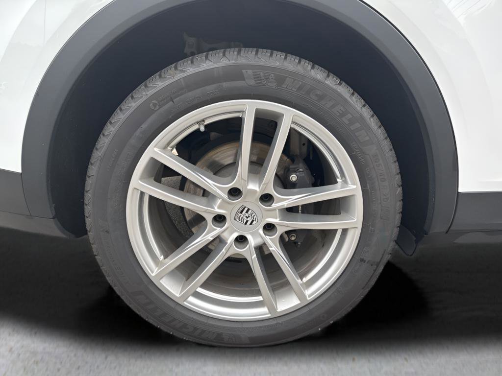 Used 2023 Porsche Cayenne Base image 14