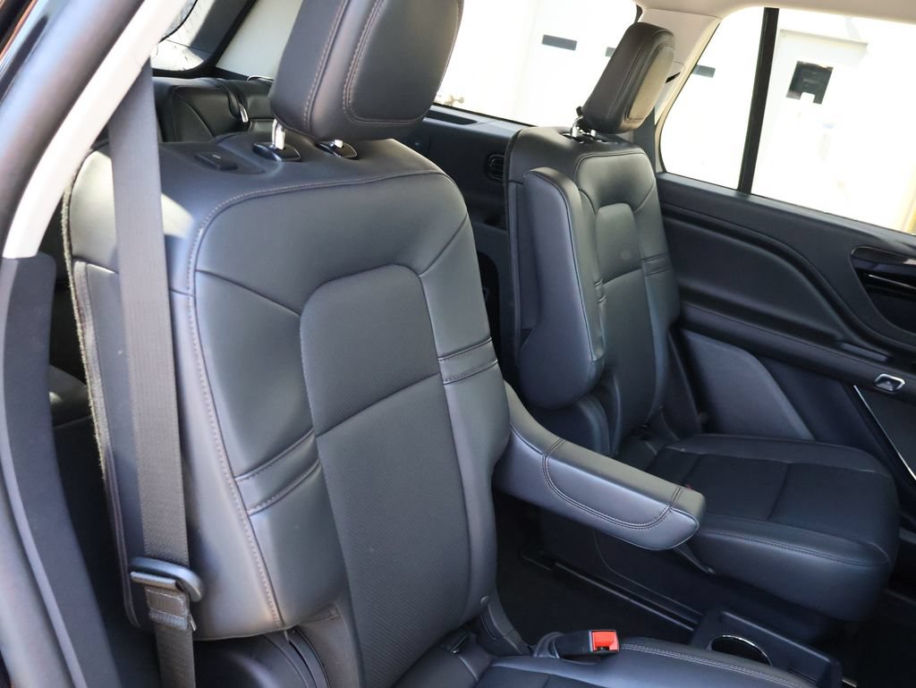 Used 2025 Lincoln Aviator AWD image 33