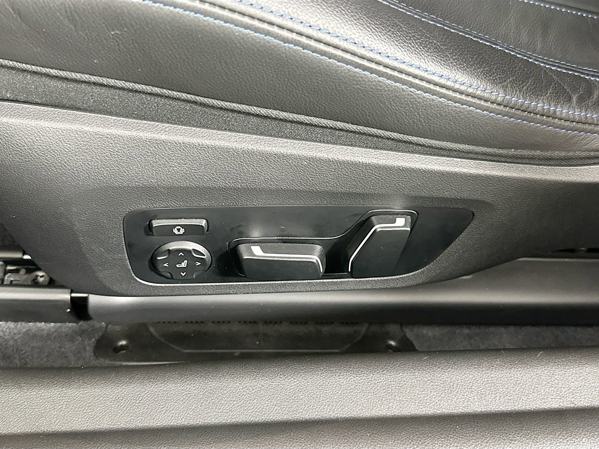 Used 2024 BMW M2 w/ Lighting Package image 20