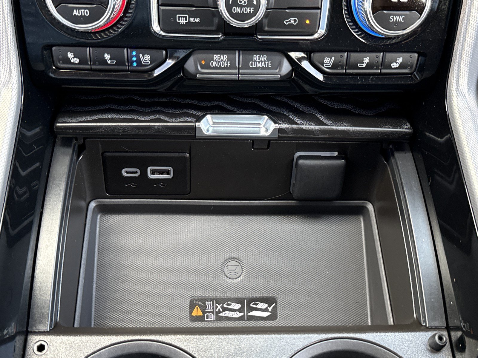Used 2024 GMC Yukon Denali AWD/4WD image 35