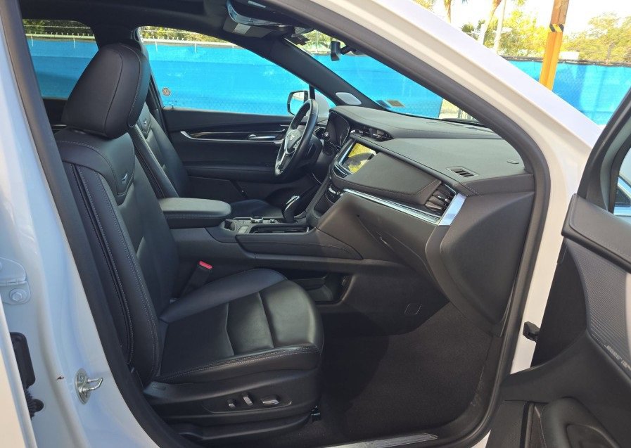 Used 2024 Cadillac XT5 Premium Luxury image 11