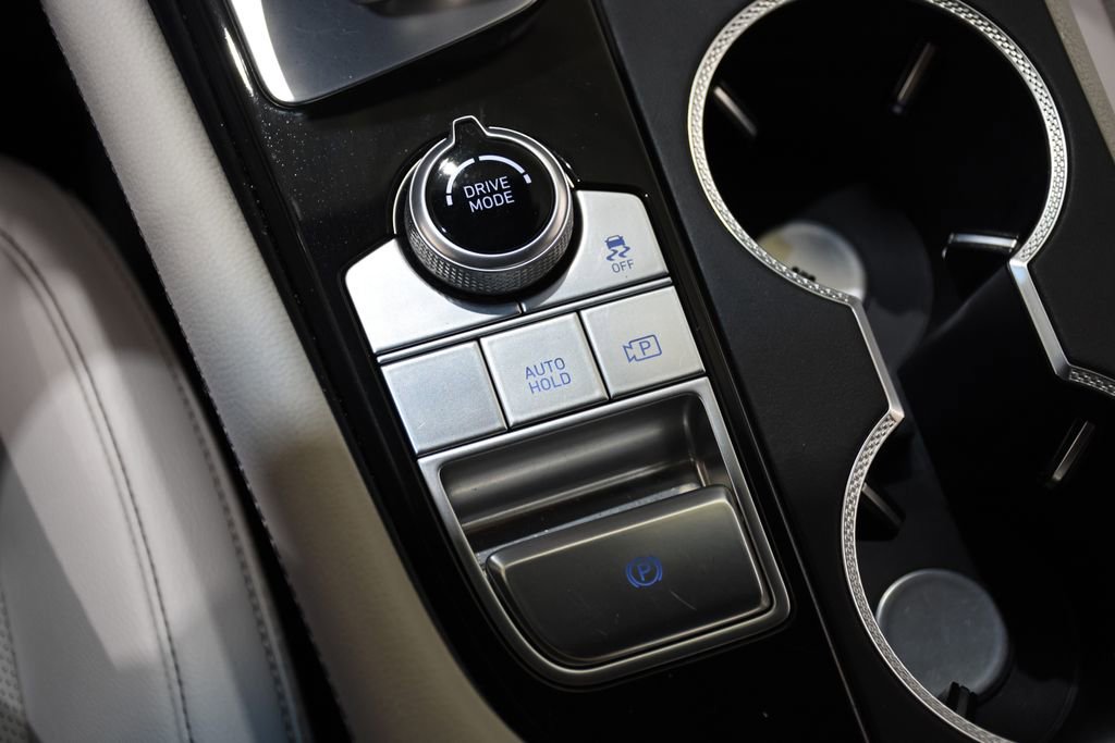 Used 2025 Genesis G70 2.5T image 20