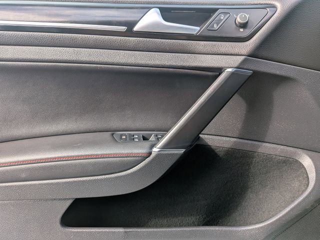 Used 2017 Volkswagen GTI SE image 25