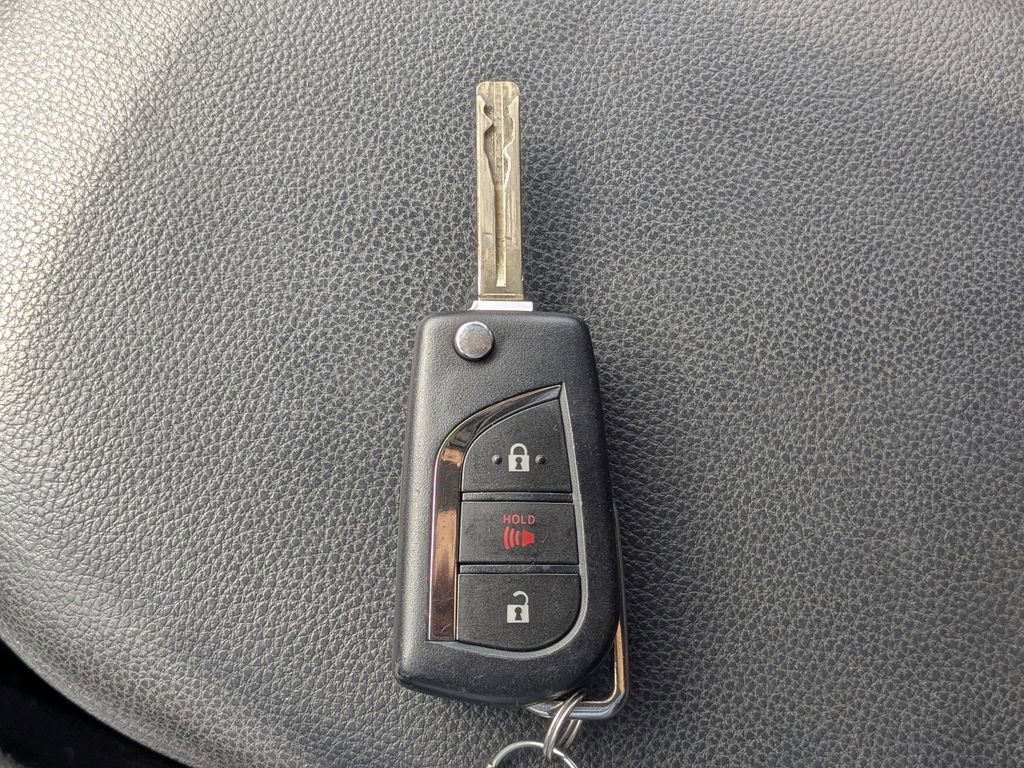 Used 2024 Toyota RAV4 LE AWD/4WD image 30