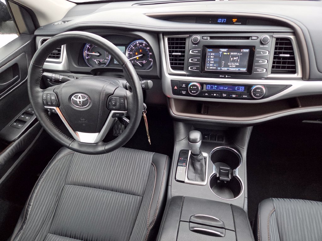 Used 2015 Toyota Highlander Plus FWD image 32