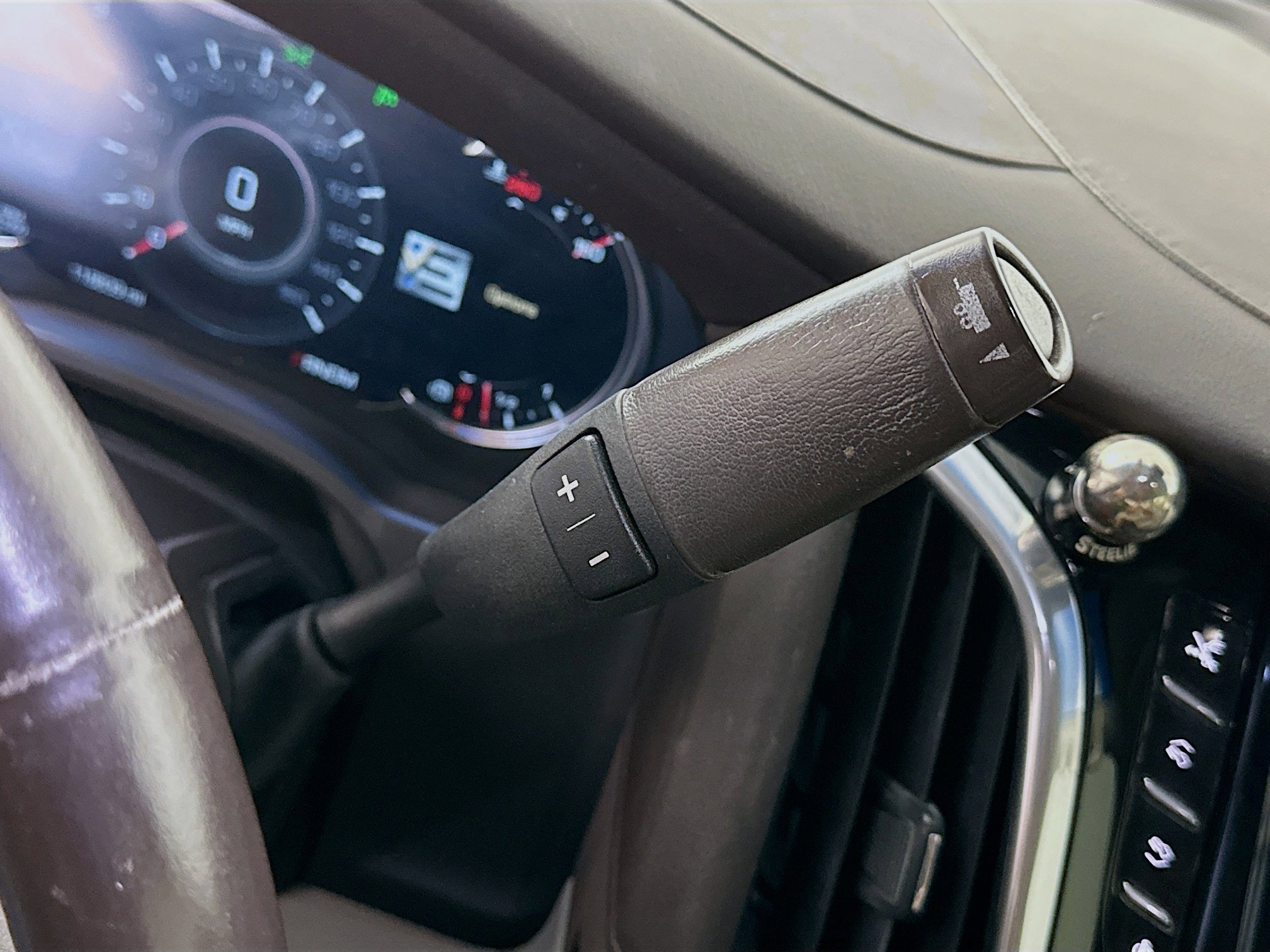 Used 2016 Cadillac Escalade Premium image 24