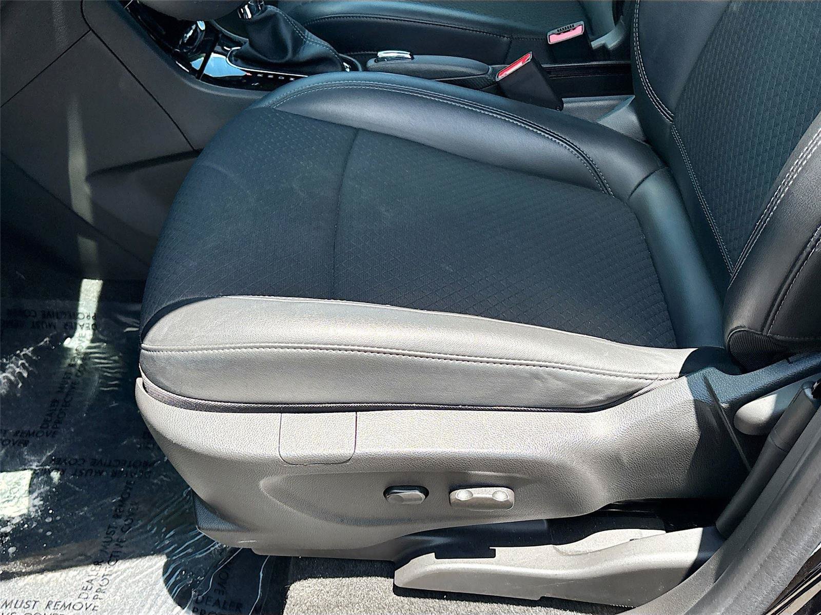 Used 2021 Buick Encore Preferred AWD/4WD image 18