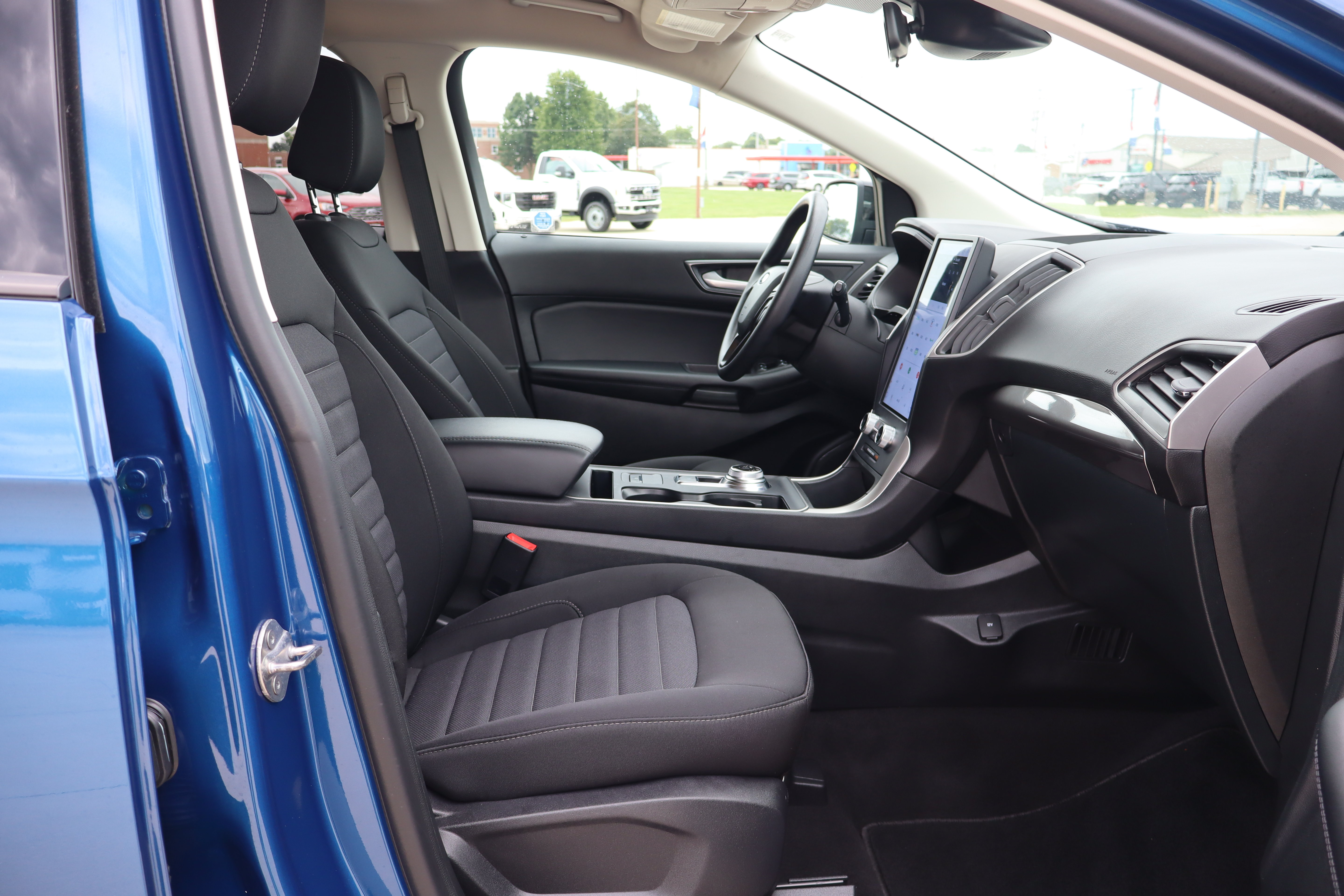 Used 2024 Ford Edge SE w/ Black Appearance Package AWD/4WD image 12