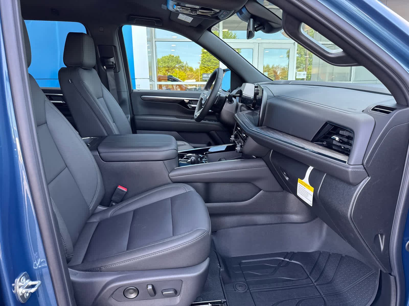 New 2026 Chevrolet Suburban LT w/ Comfort Package AWD/4WD image 4
