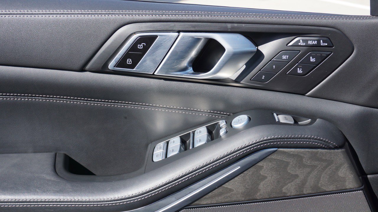 Used 2023 BMW X7 M60i w/ Executive Package image 23