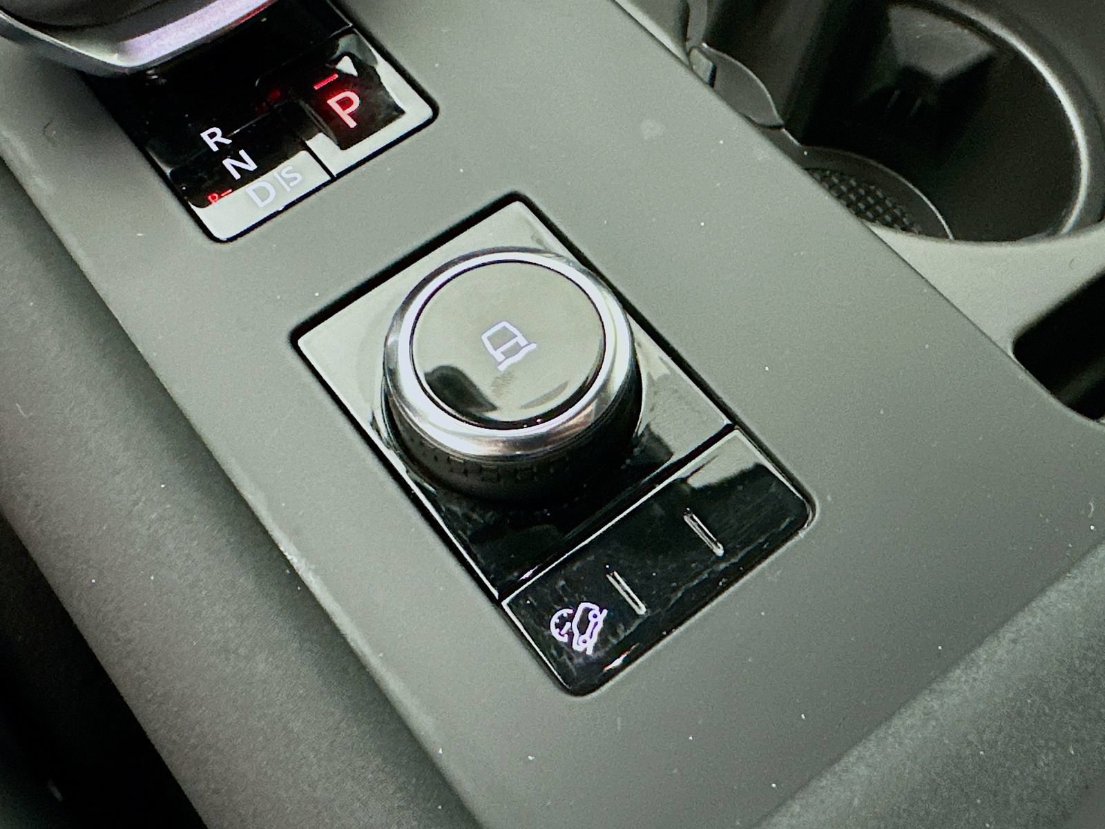 Used 2025 Land Rover Discovery Metropolitan Edition AWD/4WD image 28