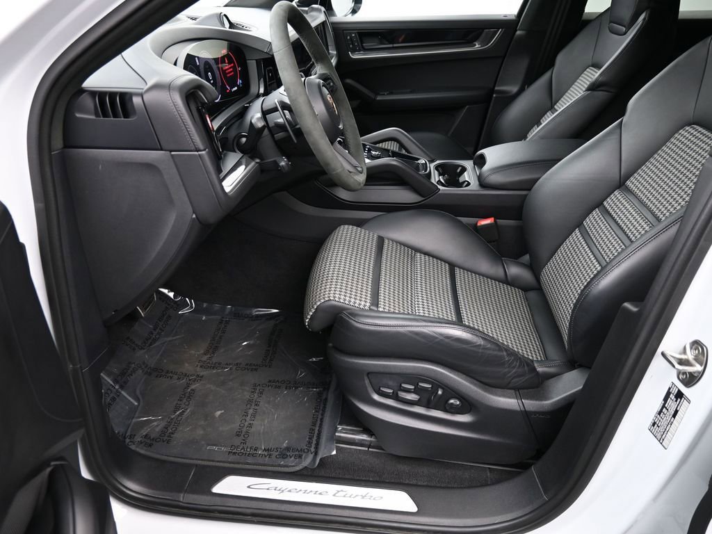 Certified 2024 Porsche Cayenne Turbo image 6