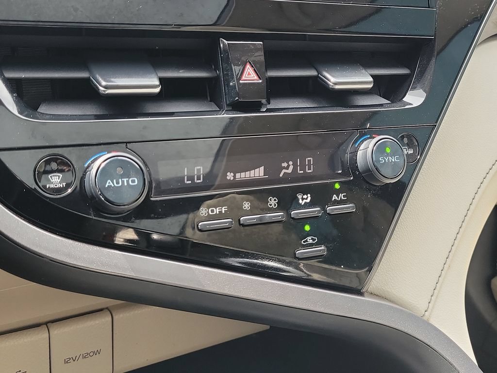 Used 2021 Toyota Camry XLE w/ Navigation Package FWD image 19
