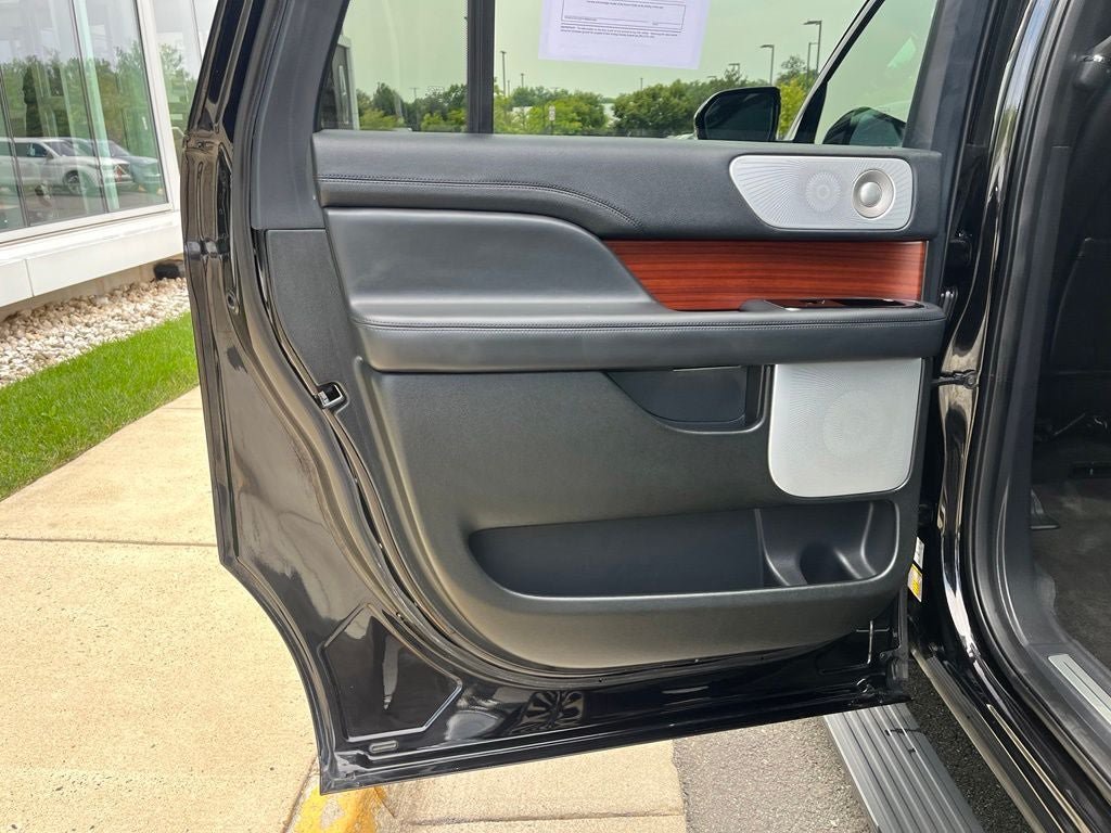 Certified 2023 Lincoln Navigator L Reserve AWD/4WD image 19