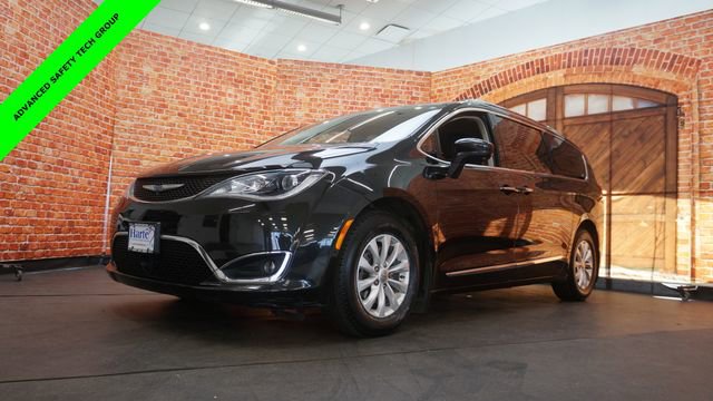 Used 2019 Chrysler Pacifica Touring-L w/ Advanced Safetytec Group image 3