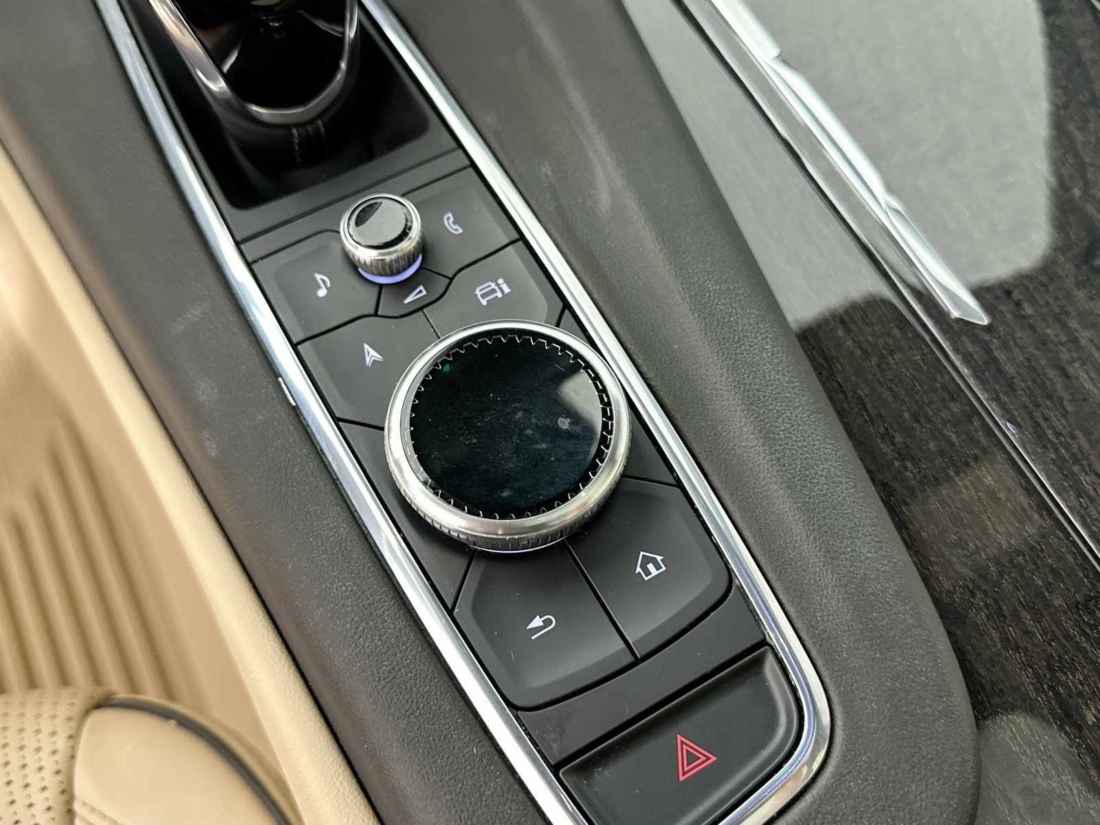 Used 2023 Cadillac Escalade Premium Luxury RWD image 28