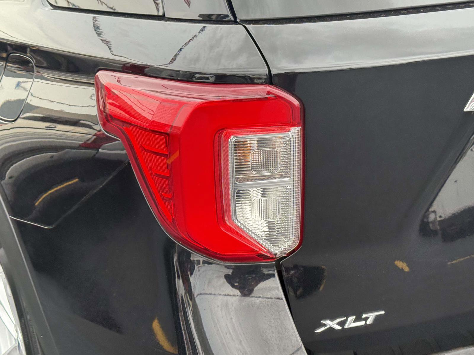 Used 2022 Ford Explorer XLT image 9