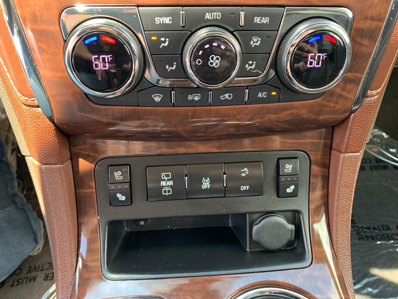 Used 2014 Buick Enclave Premium AWD/4WD image 26