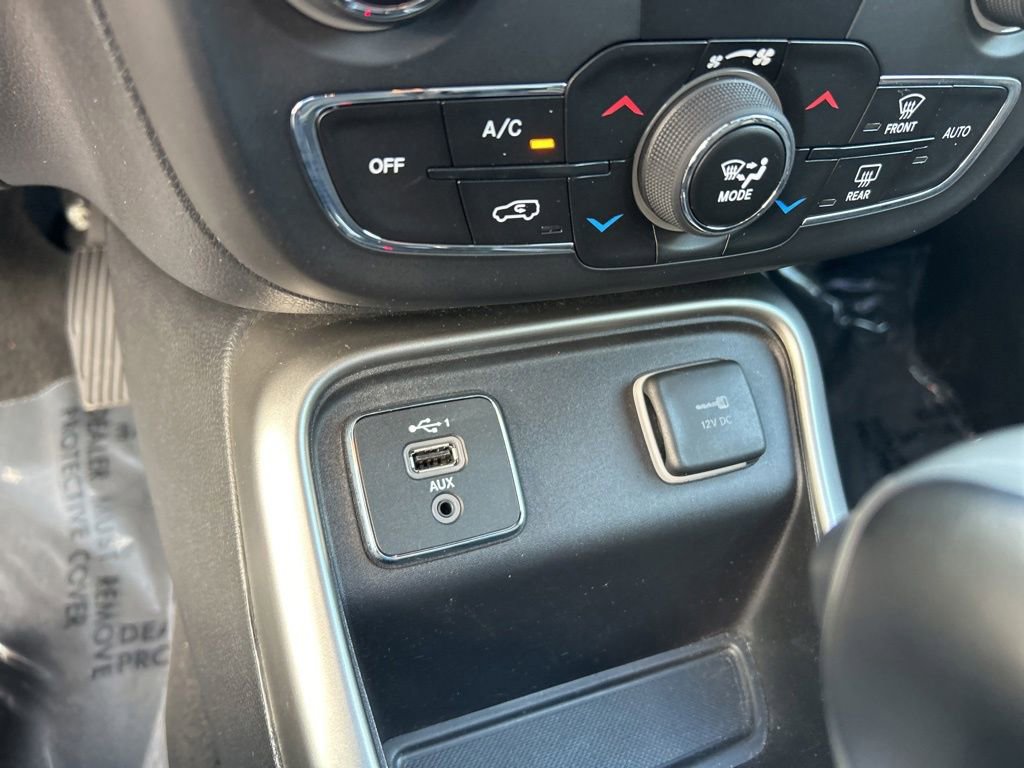 Used 2019 Jeep Compass Latitude FWD image 36