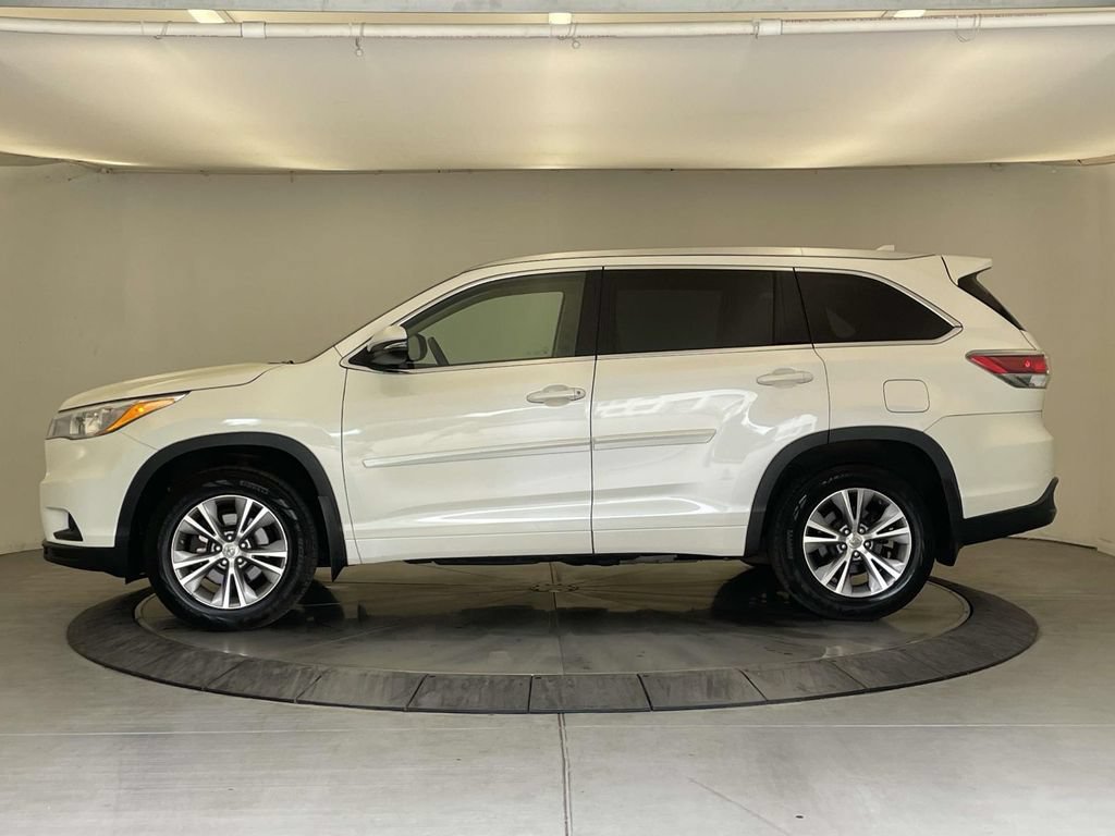 Used 2015 Toyota Highlander XLE AWD/4WD image 2
