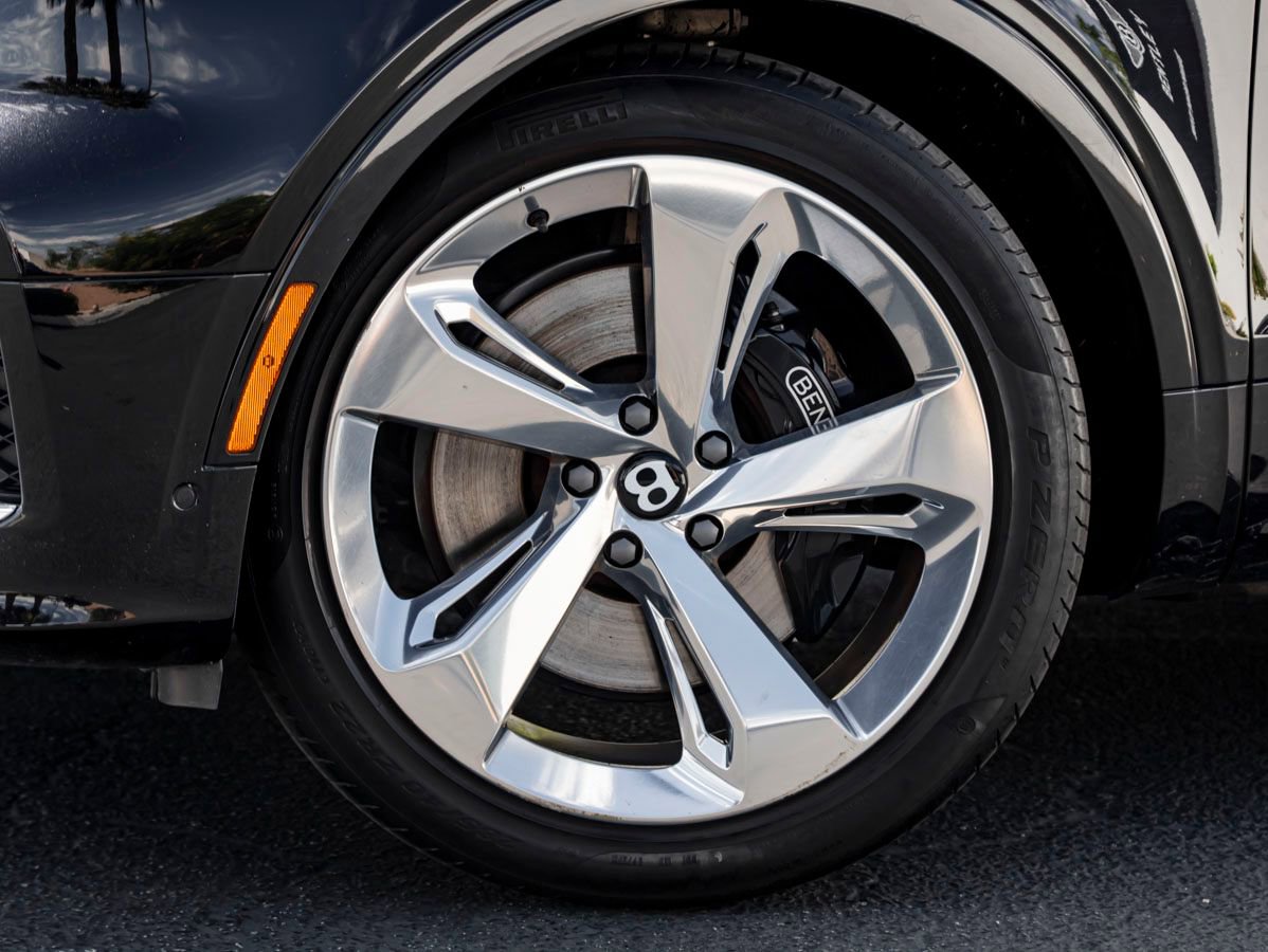 Used 2023 Bentley Bentayga Extended Wheelbase AWD/4WD image 6