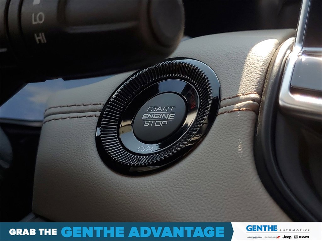 Used 2025 Jeep Compass Limited w/ Sun & Sound Group image 19