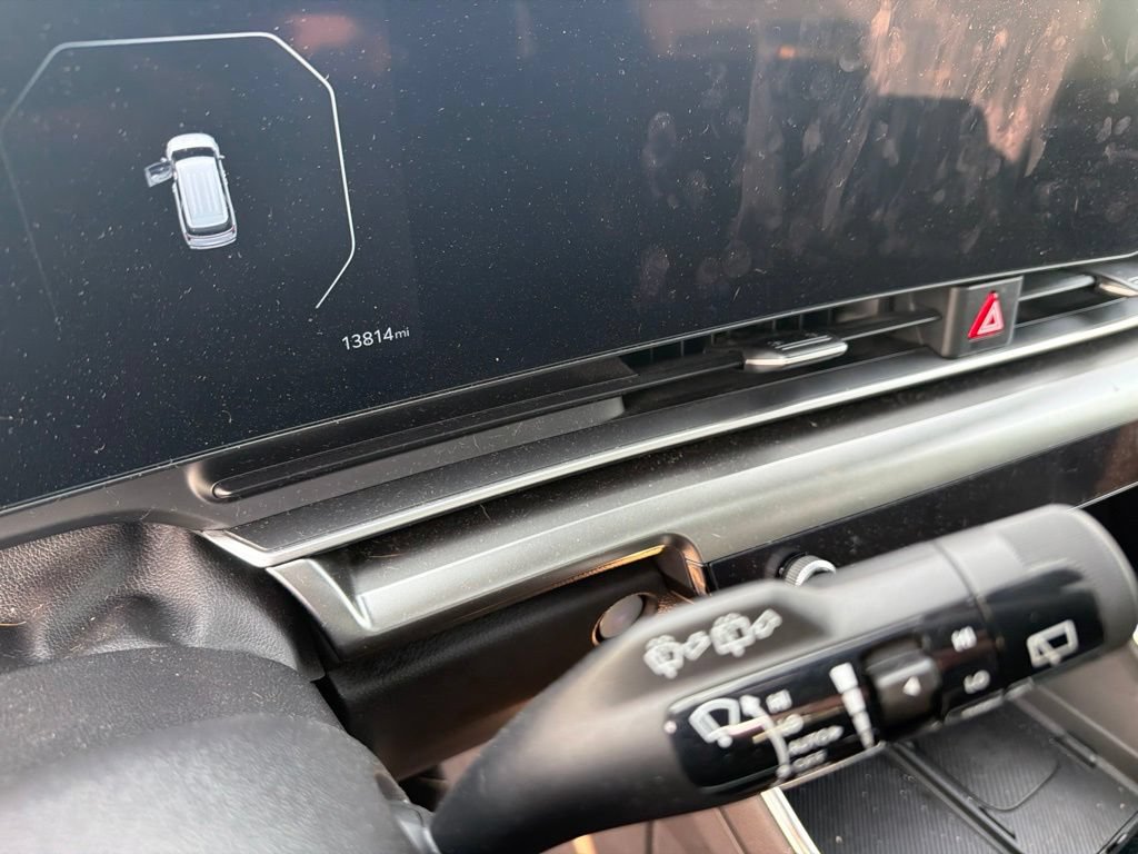 Used 2026 Kia Carnival SX w/ SX Dark Edition Package FWD image 3