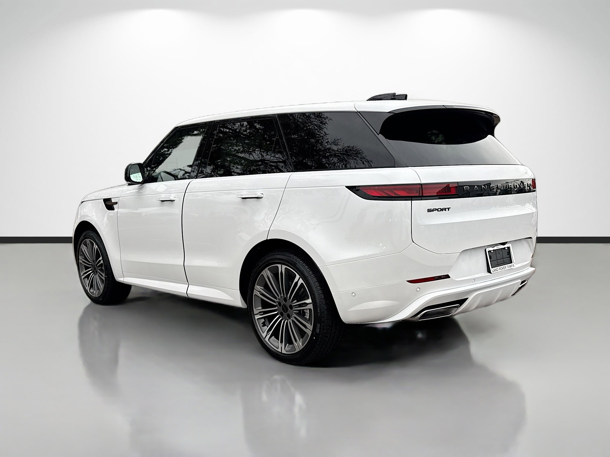 New 2026 Land Rover Range Rover Sport Dynamic SE image 3