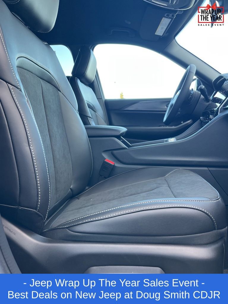 New 2025 Jeep Grand Cherokee L Laredo image 9