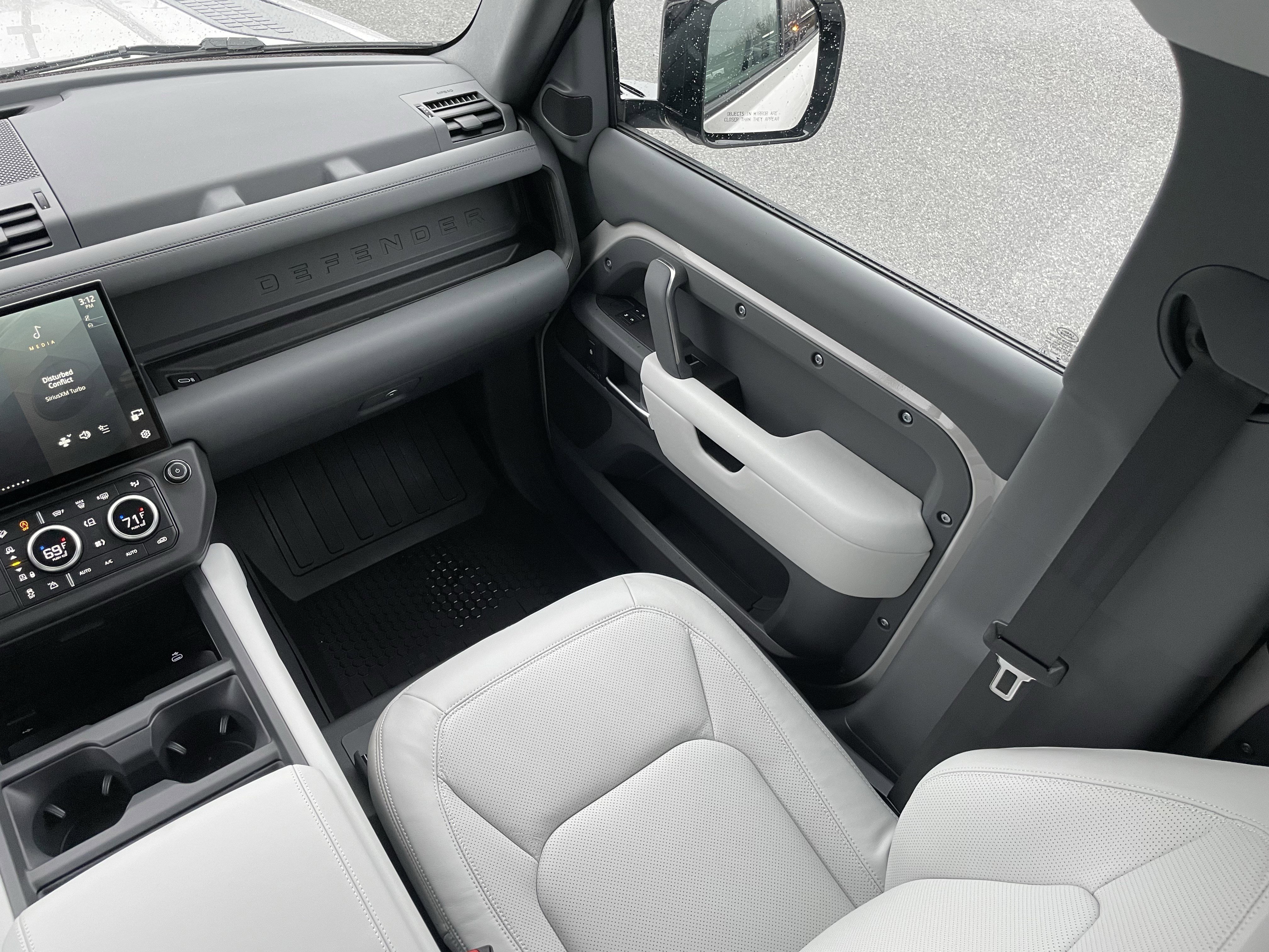 New 2026 Land Rover Defender 110 X-Dynamic SE image 18