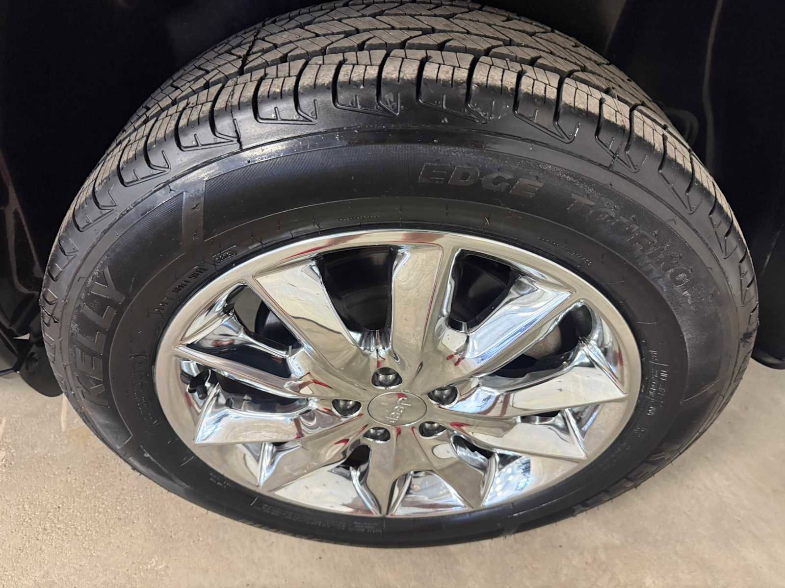 Used 2017 Jeep Cherokee Limited AWD/4WD image 9