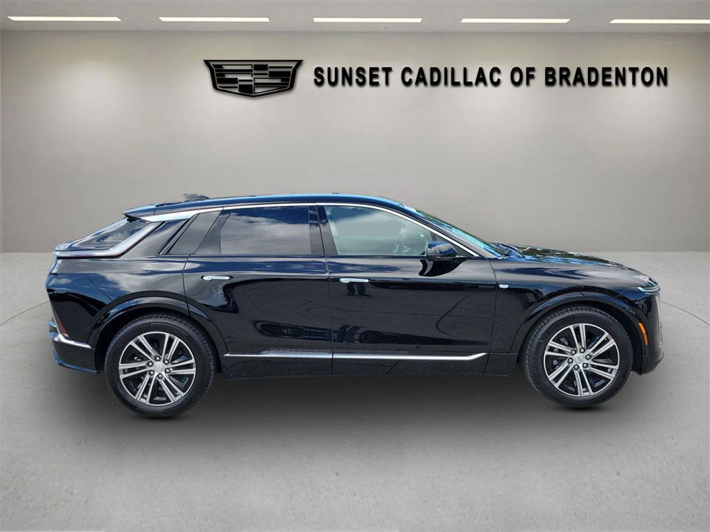 Certified 2025 Cadillac Lyriq Luxury image 3