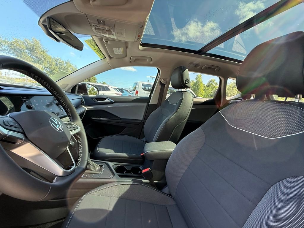 Used 2024 Volkswagen Taos SE image 20