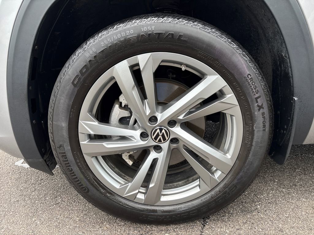 Used 2024 Volkswagen Atlas Cross Sport SEL R-Line AWD/4WD image 50