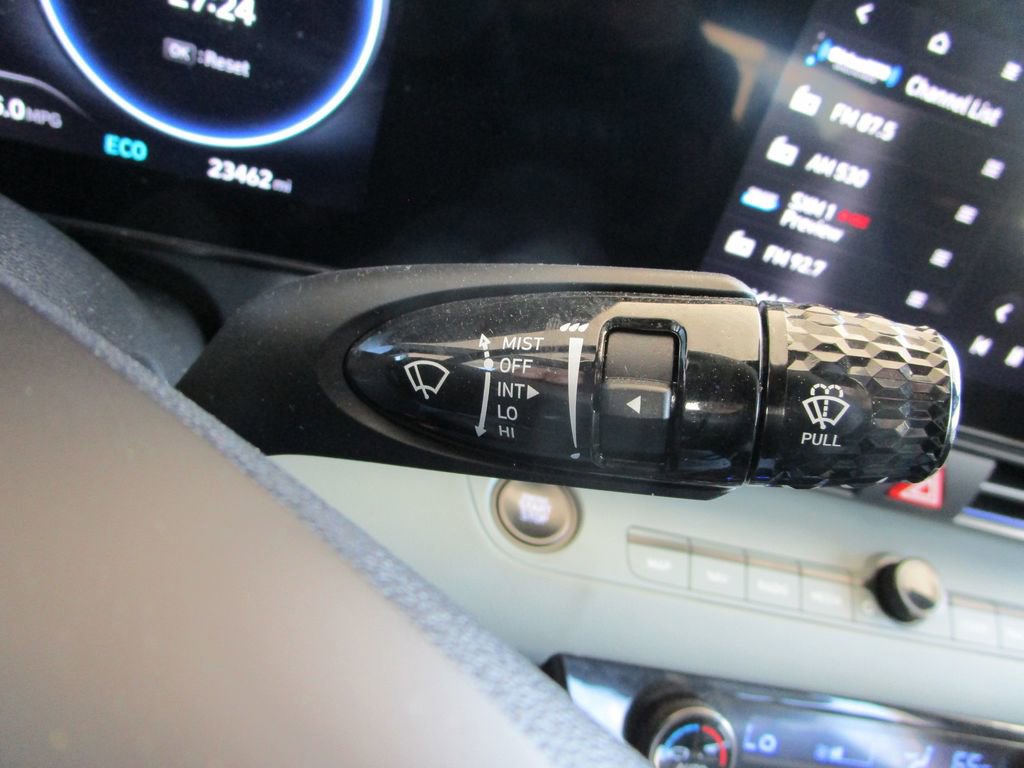 Used 2025 Hyundai Elantra Limited image 31