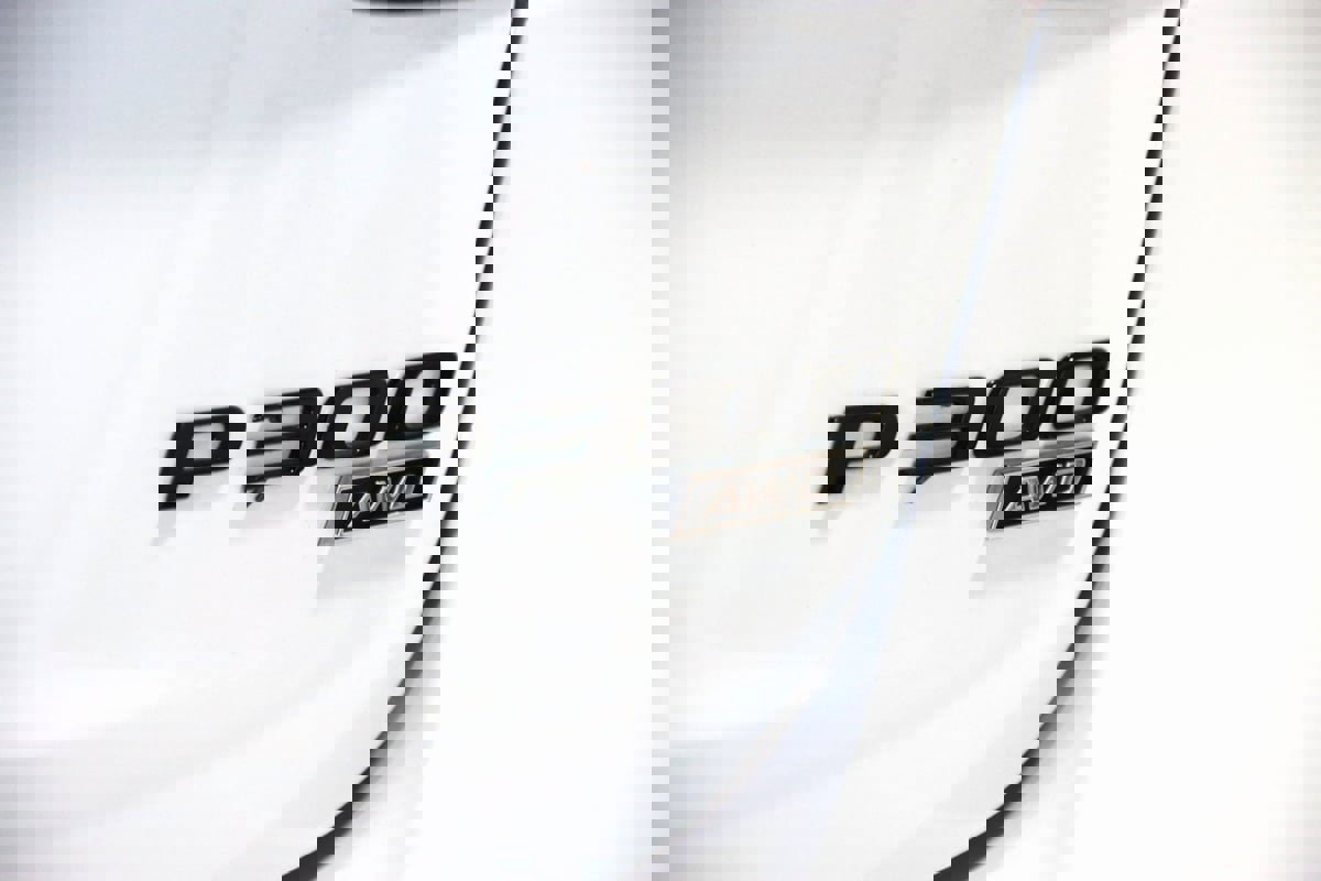 Used 2021 Jaguar XF R-Dynamic SE image 12