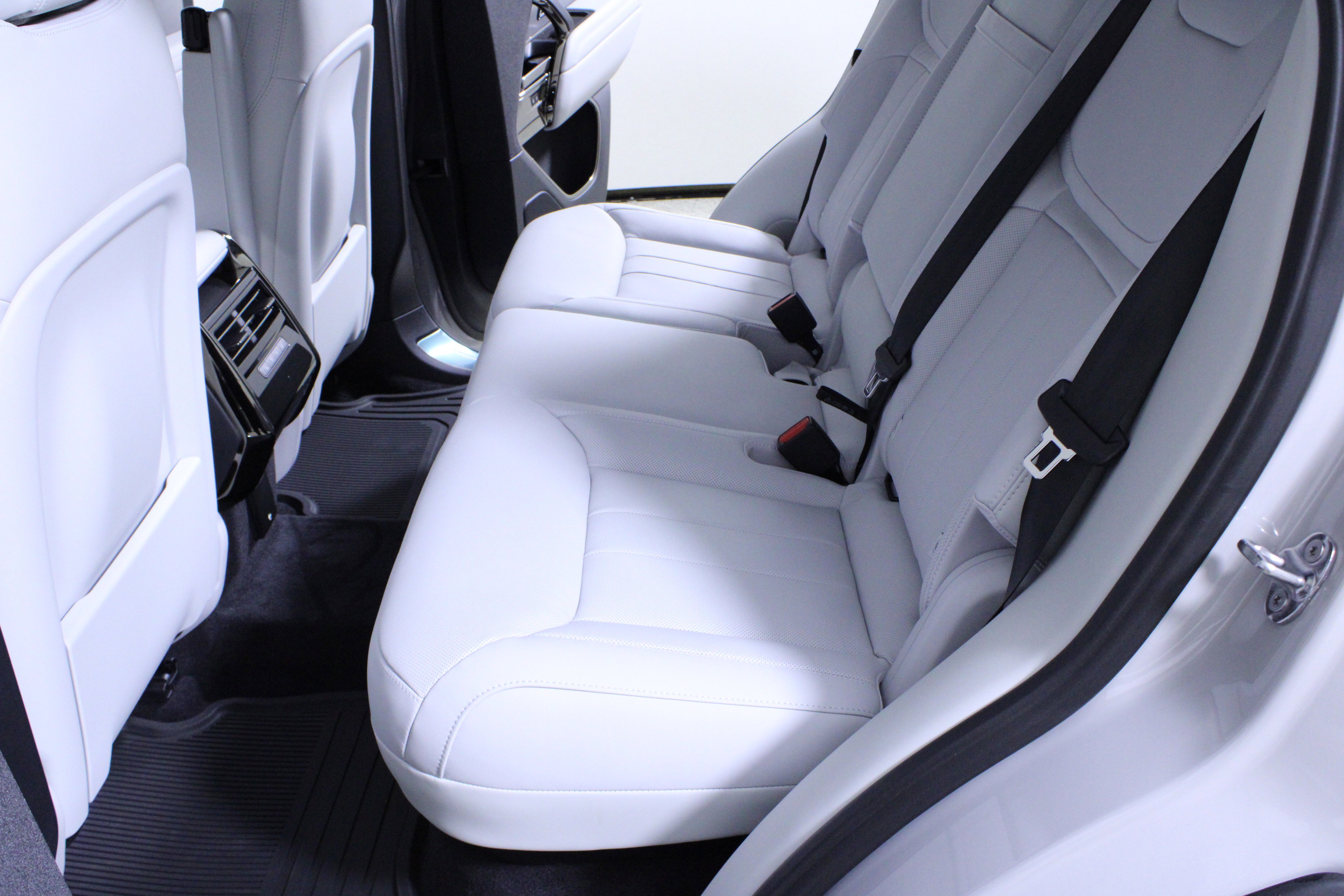 New 2026 Land Rover Range Rover Sport SE image 10